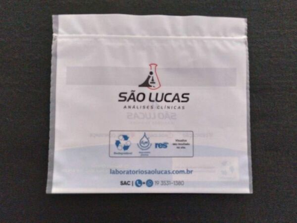ENVELOPE PLÁSTICO COM FECHO ZIP PARA ENTREGA DE EXAMES DE DIAGNÓSTICOS COM JANELA