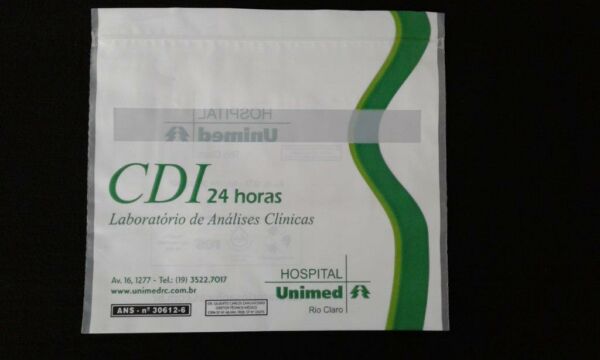 ENVELOPE PLÁSTICO COM FECHO ZIP PARA ENTREGA DE EXAMES DE DIAGNÓSTICOS COM JANELA 4