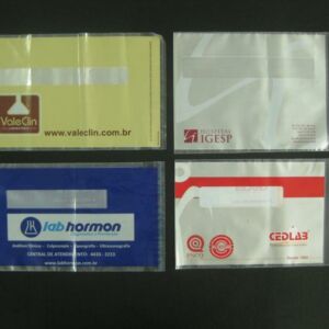 ENVELOPE PLÁSTICO PARA ENTREGA DE EXAMES DE DIAGNÓSTICO COM JANELA ABA E FITA 20