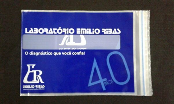 ENVELOPE PLÁSTICO PARA ENTREGA DE EXAMES DE DIAGNÓSTICO COM JANELA ABA E FITA 17