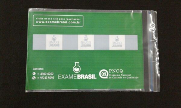 ENVELOPE PLÁSTICO PARA ENTREGA DE EXAMES DE DIAGNÓSTICO COM JANELA ABA E FITA 4