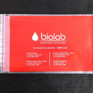ENVELOPE PLÁSTICO PARA ENTREGA DE EXAMES DE DIAGNÓSTICO COM JANELA ABA E FITA 2