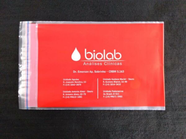 ENVELOPE PLÁSTICO PARA ENTREGA DE EXAMES DE DIAGNÓSTICO COM JANELA ABA E FITA 2