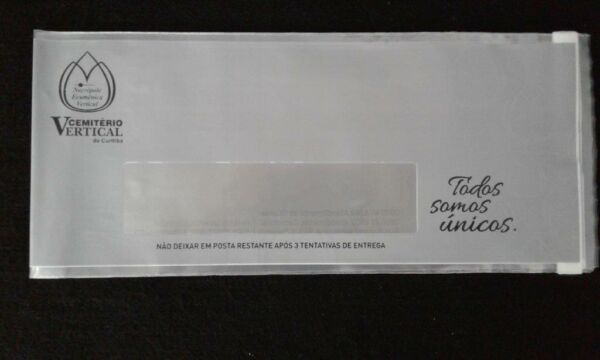 ENVELOPE PLÁSTICO PARA ENVIO DE COBRANÇA E INFORMATIVOS COM JANELA COM ABA E FITA PERMANENTE