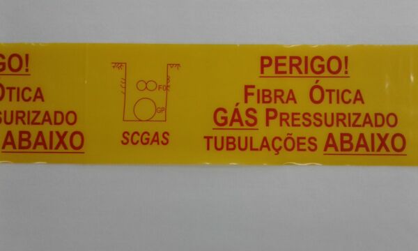 FAIXA DE SINALIZAÇÃO E SEGURANÇA SUBTERRÂNEA PERIGO FIBRA ÓTICA GÁS PRESSURIZADO TUBULAÇÕES ABAIXO