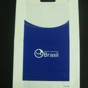 SACOLA PLÁSTICA PARA HOSPITAIS, CLÍNICAS E  LABORATÓRIOS COM FECHO TALA BRANCA ALÇA BOCA VAZADA  COM SANFONA NAS LATERAIS