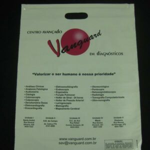 SACOLA PLÁSTICA PARA HOSPITAIS, CLÍNICAS E  LABORATÓRIOS COM FECHO TRILHO PRETO ALÇA BOCA VAZADA 2