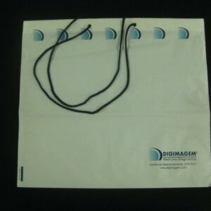 SACOLA PLÁSTICA PARA HOSPITAIS, MATERNIDADES,CLÍNICAS E LABORATÓRIOS ALÇA CORDÃO COM DOBRA DE REFORÇO SUPERIOR E ILHÔS 3